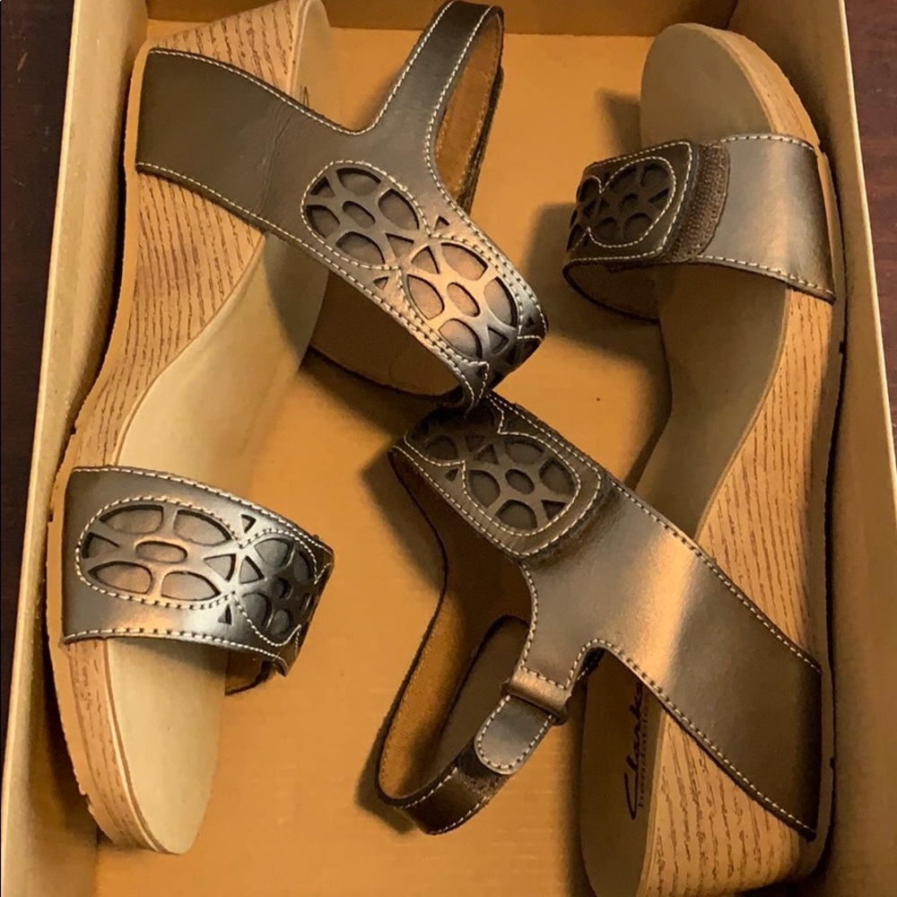 Clark sandals in pewter, Brand NEW!